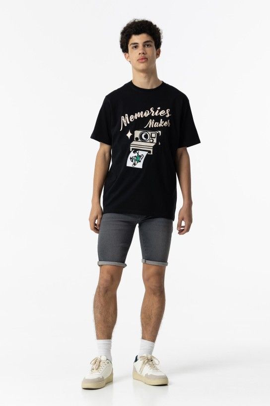 Découvrez le short en jean gris pour garçon de 12 ans à 18 ans de Tiffosi, composé à 98% de coton et 2% d'élasthanne. Confortable et tendance